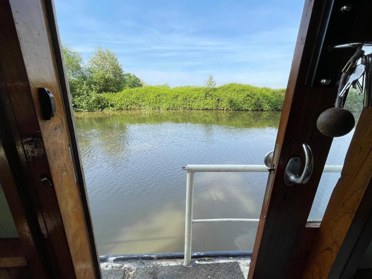 Dutch Cruiser Ship On A Tranquil Secluded River Tonbridge Luaran gambar