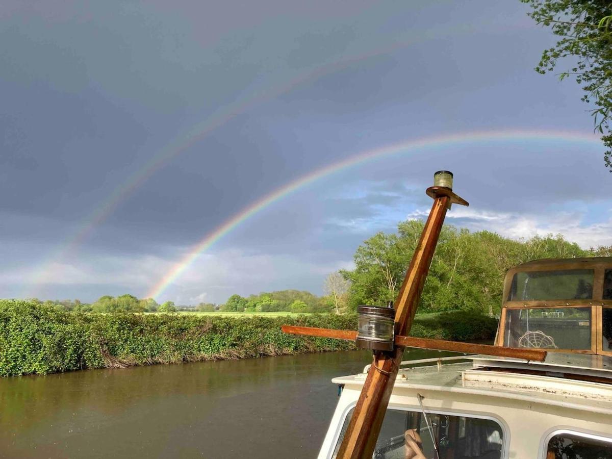 Dutch Cruiser Ship On A Tranquil Secluded River Tonbridge Luaran gambar