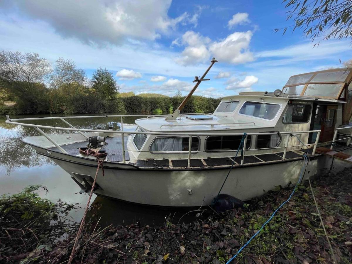Dutch Cruiser Ship On A Tranquil Secluded River Tonbridge Luaran gambar