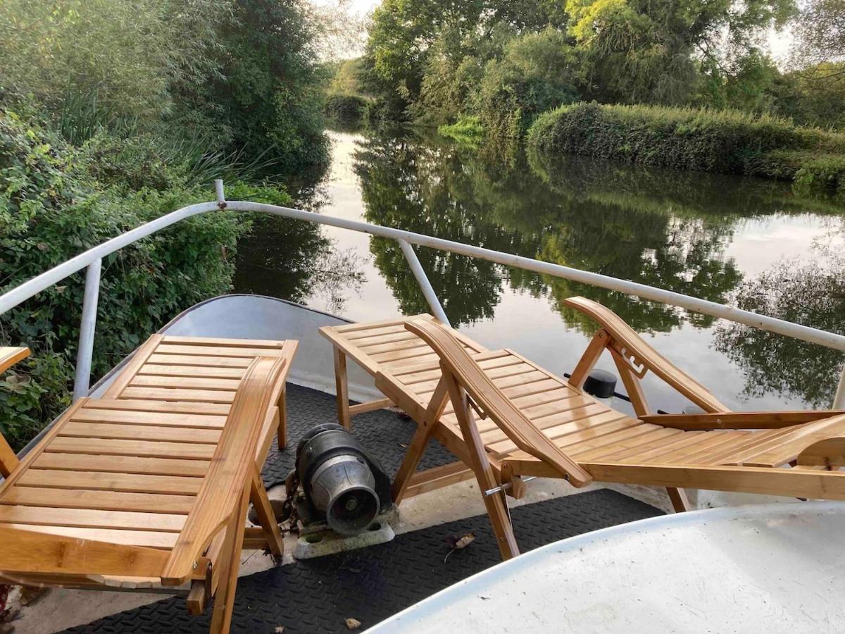 Dutch Cruiser Ship On A Tranquil Secluded River Tonbridge Luaran gambar