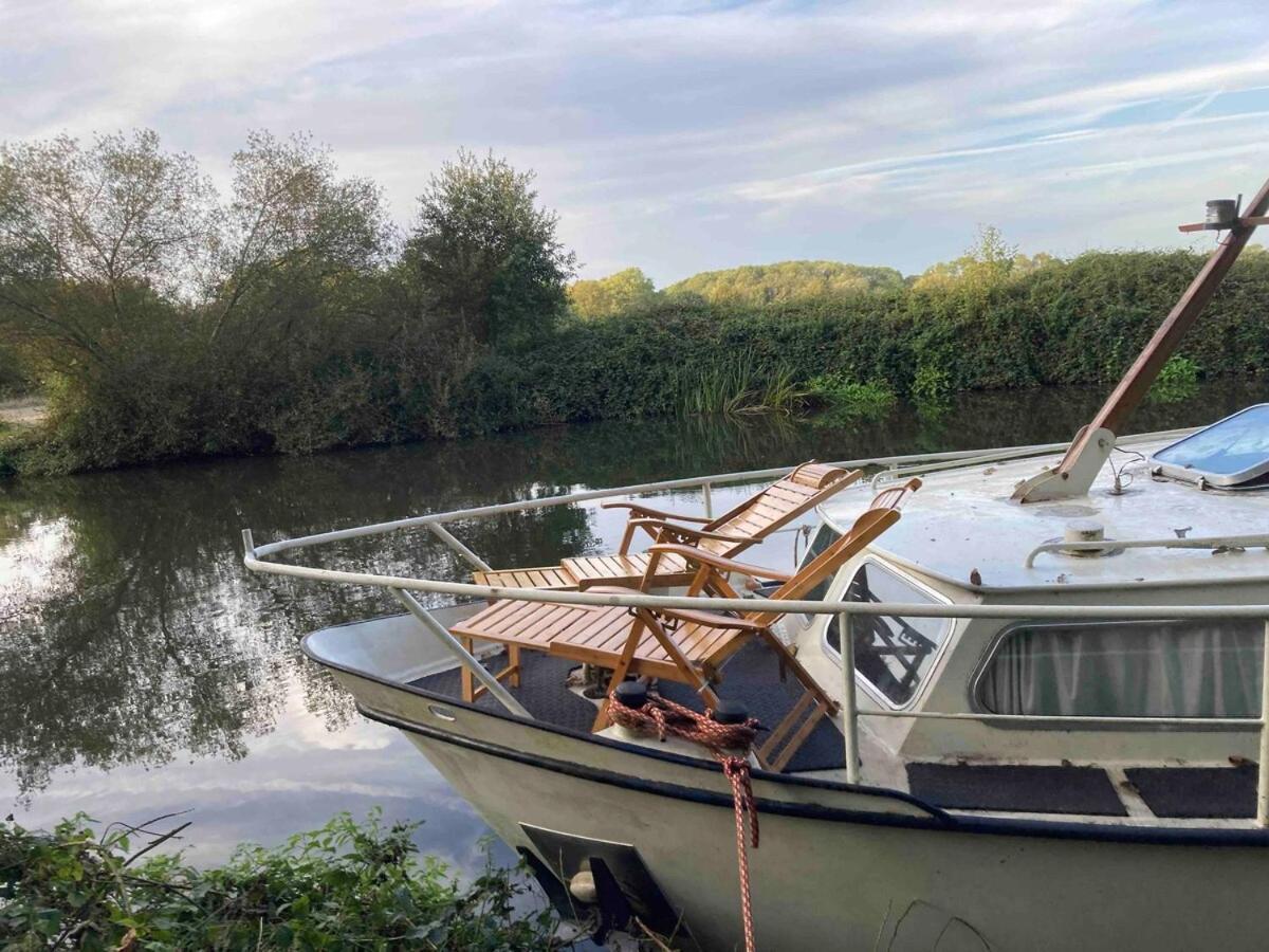 Dutch Cruiser Ship On A Tranquil Secluded River Tonbridge Luaran gambar