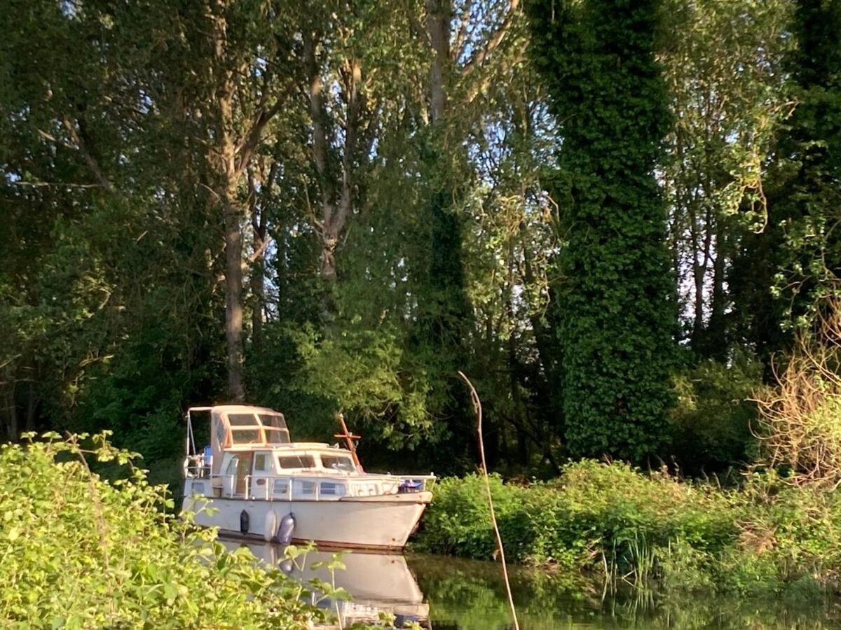 Dutch Cruiser Ship On A Tranquil Secluded River Tonbridge Luaran gambar