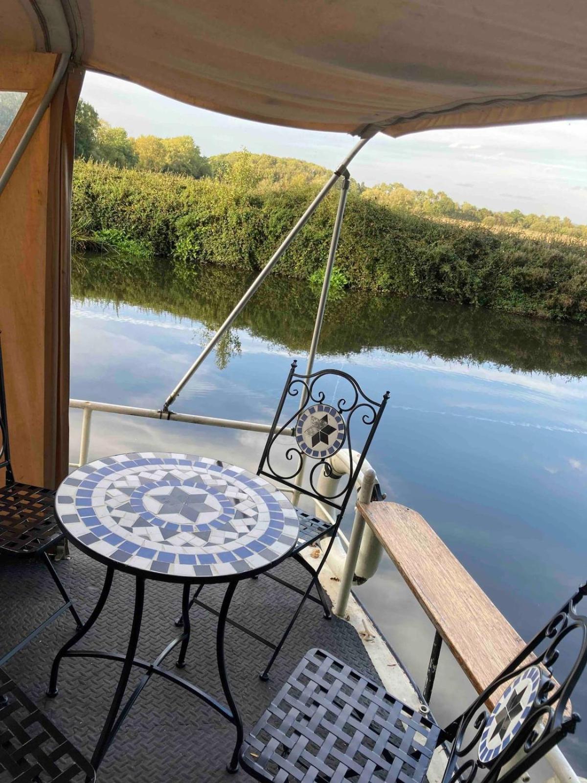 Dutch Cruiser Ship On A Tranquil Secluded River Tonbridge Luaran gambar